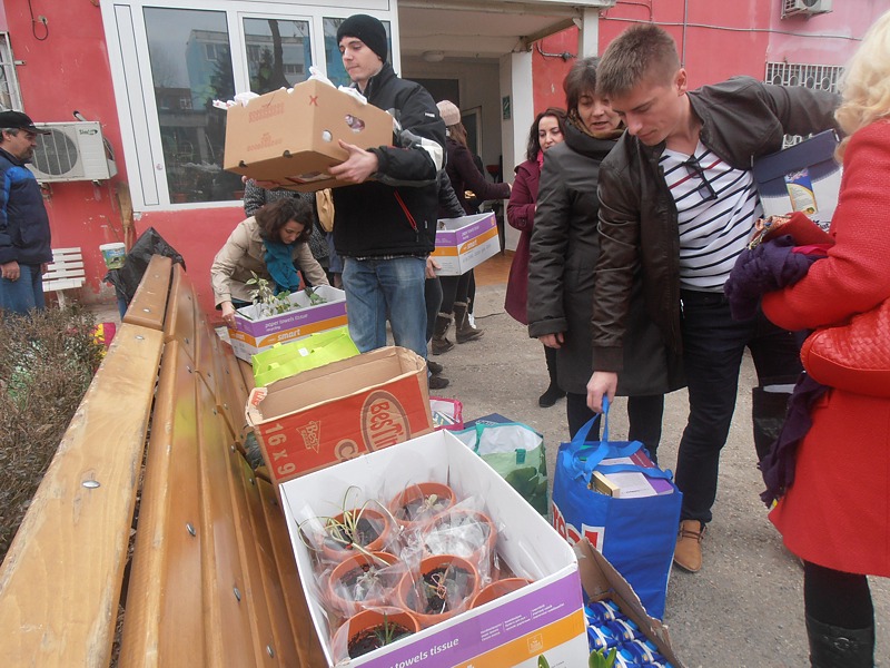 Vizita la centrul de ingrijire batrani